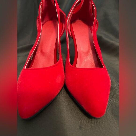 Women’s red velvet cut out heels size 7.5 - Picture 4 of 10